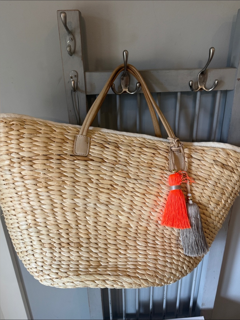 Gentlt worn India Hicks beach steaw bag